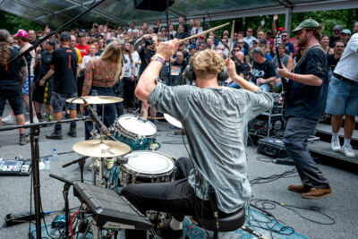 Wijf @ Rock Herk, foto 6, foto's door Anoek Houben - FrontView Magazine