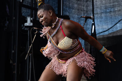 Mádé Kuti & The Movement @ Sfinks Mixed 2026, picture 11, photographed by Marc Verdonck - FrontView Magazine