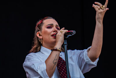 Leez @ Herentals Feest, picture 1, photographed by Silke Daems - FrontView Magazine