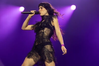 Holly Humberstone @ Lokerse feesten, picture 9, photographed by Marc Verdonck - FrontView Magazine