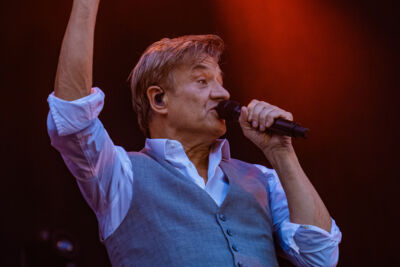 Bart Peeters @ Herentals Feest, picture 1, photographed by Silke Daems - FrontView Magazine