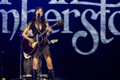 Holly Humberstone @ Lokerse feesten, picture 2, photographed by Marc Verdonck - FrontView Magazine