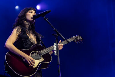 Holly Humberstone @ Lokerse feesten, picture 8, photographed by Marc Verdonck - FrontView Magazine