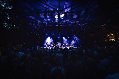 Black Country, New Road @ OLT Rivierenhof, picture 3, photographed by Tijl Hertoghs - FrontView Magazine