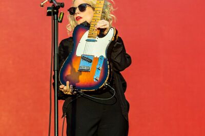 Anna Calvi @ Lokerse Feesten, picture 10, photographed by Edwin Houdevelt - FrontView Magazine