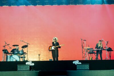 Anna Calvi @ Lokerse Feesten, picture 5, photographed by Edwin Houdevelt - FrontView Magazine