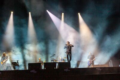 Suede @ Lokerse Feesten, picture 2, photographed by Edwin Houdevelt - FrontView Magazine