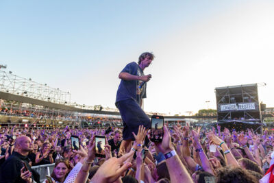 De Jeugd Van Tegenwoordig @ Lokerse Feesten, picture 4, photographed by Bart Janssens - FrontView Magazine