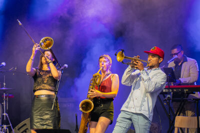 WAHWAHSDA + Sindicato Sonico @ OLT Rivierenhof, picture 9, photographed by Karlien Charlier - FrontView Magazine