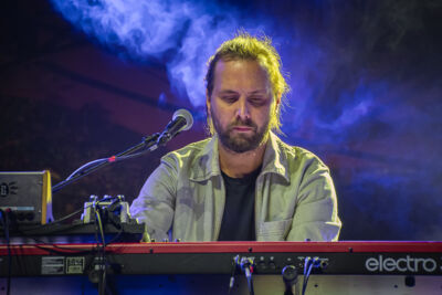 WAHWAHSDA + Sindicato Sonico @ OLT Rivierenhof, picture 17, photographed by Karlien Charlier - FrontView Magazine