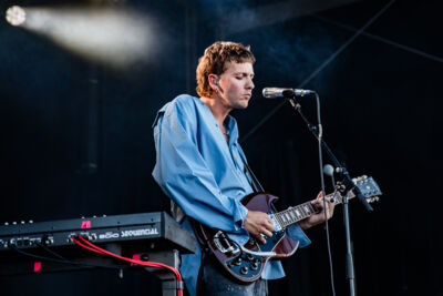 Oliver Symons @ Suikerrock, picture 7, photographed by Jürgen Bruynooghe - FrontView Magazine
