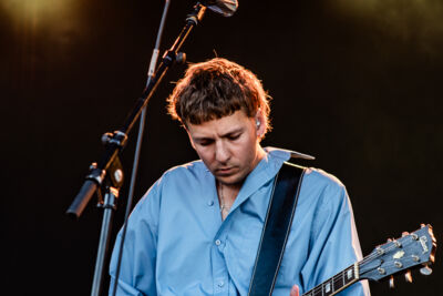 Oliver Symons @ Suikerrock, picture 2, photographed by Jürgen Bruynooghe - FrontView Magazine