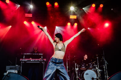 Jet van der Steen @ Suikerrock, picture 21, photographed by Jürgen Bruynooghe - FrontView Magazine