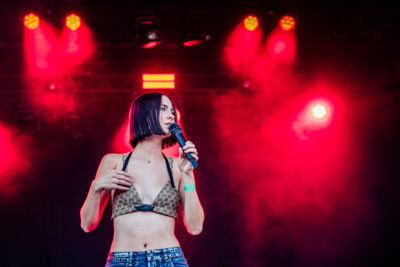Jet van der Steen @ Suikerrock, picture 19, photographed by Jürgen Bruynooghe - FrontView Magazine