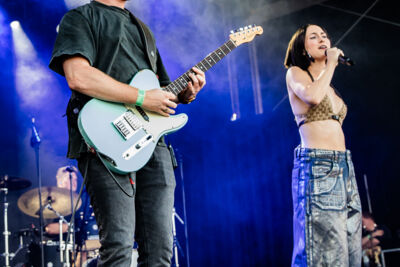 Jet van der Steen @ Suikerrock, picture 6, photographed by Jürgen Bruynooghe - FrontView Magazine