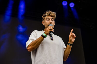 Ward Lemmelijn (presentatie) @ Suikerrock, picture 3, photographed by Jürgen Bruynooghe - FrontView Magazine