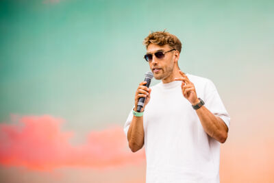 Ward Lemmelijn (presentatie) @ Suikerrock, picture 1, photographed by Jürgen Bruynooghe - FrontView Magazine