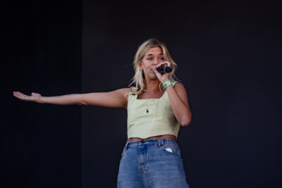 Pien Lefranc (presentatie) @ Suikerrock, foto 3, foto's door Jürgen Bruynooghe - FrontView Magazine