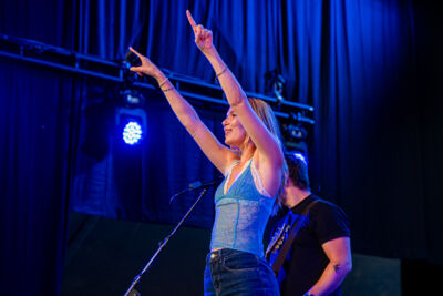 Hannah Mae @ Rijvers Festival 2026, picture 13, photographed by Dimitri Vanlommel - FrontView Magazine