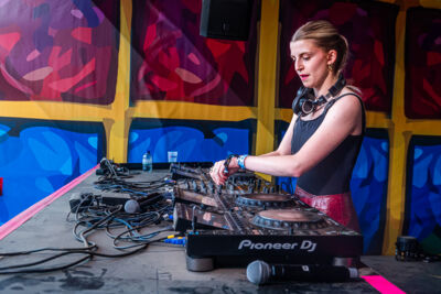 Nona Van Braeckel @ Rijvers Festival 2026, picture 6, photographed by Dimitri Vanlommel - FrontView Magazine