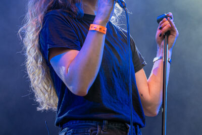 Alice Mae @ Rijvers Festival 2026, foto 10, foto's door Youri Vanlommel - FrontView Magazine