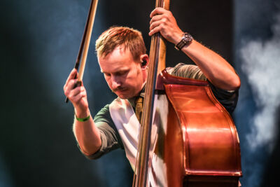 Trenchcoat @ Fonnefeesten 2026, picture 16, photographed by Danny Wagemans - FrontView Magazine