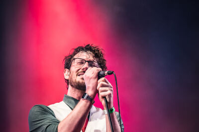 Trenchcoat @ Fonnefeesten 2026, picture 23, photographed by Danny Wagemans - FrontView Magazine