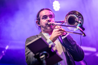 Trenchcoat @ Fonnefeesten 2026, picture 13, photographed by Danny Wagemans - FrontView Magazine