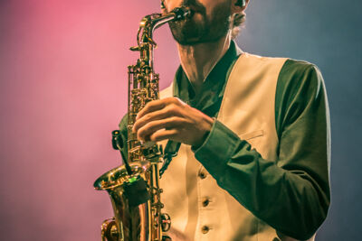 Trenchcoat @ Fonnefeesten 2026, picture 27, photographed by Danny Wagemans - FrontView Magazine