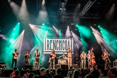 Trenchcoat @ Fonnefeesten 2026, picture 29, photographed by Danny Wagemans - FrontView Magazine