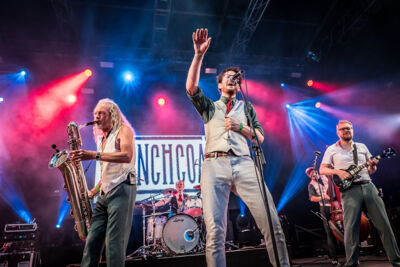 Trenchcoat @ Fonnefeesten 2026, picture 20, photographed by Danny Wagemans - FrontView Magazine