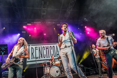 Trenchcoat @ Fonnefeesten 2026, picture 2, photographed by Danny Wagemans - FrontView Magazine