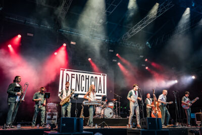 Trenchcoat @ Fonnefeesten 2026, picture 14, photographed by Danny Wagemans - FrontView Magazine