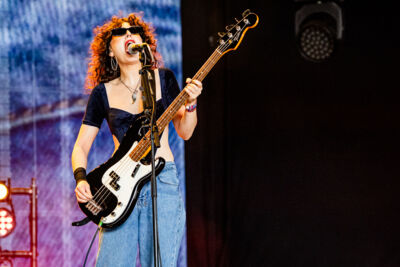 Amyl and the Sniffers @ Lowlands 2026, picture 5, photographed by Danielle Stoop - FrontView Magazine