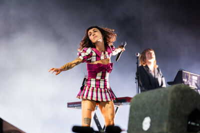 Sophie Straat @ Lowlands 2026, picture 2, photographed by Danielle Stoop - FrontView Magazine