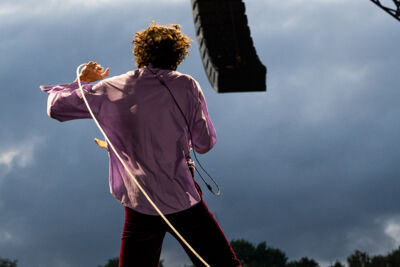 Sombr @ Lowlands 2026, picture 3, photographed by Danielle Stoop - FrontView Magazine