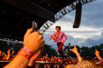Sombr @ Lowlands 2026, picture 5, photographed by Danielle Stoop - FrontView Magazine