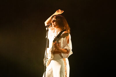 Eefje de Visser @ Muziekgieterij, picture 3, photographed by Danielle Stoop - FrontView Magazine