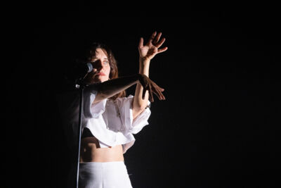 Eefje de Visser @ Muziekgieterij, picture 1, photographed by Danielle Stoop - FrontView Magazine