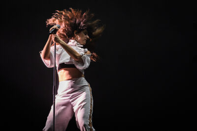 Eefje de Visser @ Muziekgieterij, picture 2, photographed by Danielle Stoop - FrontView Magazine