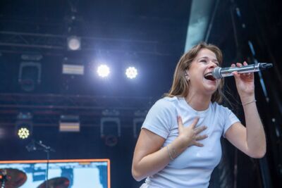 Laura Tesoro @ Vredesfeesten, picture 5, photographed by Edwin Houdevelt - FrontView Magazine