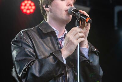 Bas Serra @ Vredesfeesten, foto 12, foto's door Edwin Houdevelt - FrontView Magazine