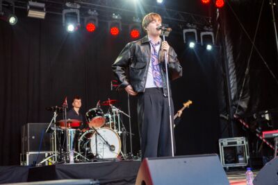 Bas Serra @ Vredesfeesten, foto 2, foto's door Edwin Houdevelt - FrontView Magazine