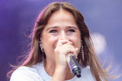 Laura Tesoro @ Vredesfeesten, picture 1, photographed by Edwin Houdevelt - FrontView Magazine