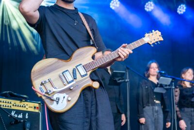 Bas Serra @ Vredesfeesten, foto 5, foto's door Edwin Houdevelt - FrontView Magazine