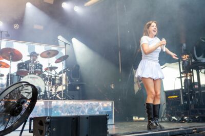 Laura Tesoro @ Vredesfeesten, picture 2, photographed by Edwin Houdevelt - FrontView Magazine