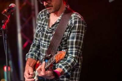 Raymond van het Groenewoud @ Vredesfeesten, foto 11, foto's door Edwin Houdevelt - FrontView Magazine