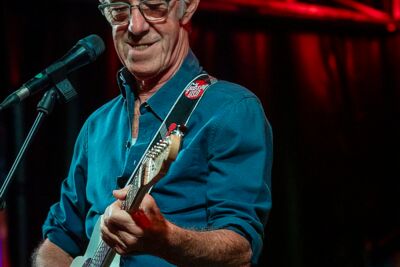 Raymond van het Groenewoud @ Vredesfeesten, foto 10, foto's door Edwin Houdevelt - FrontView Magazine