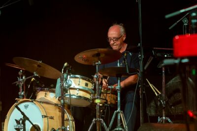 Raymond van het Groenewoud @ Vredesfeesten, foto 9, foto's door Edwin Houdevelt - FrontView Magazine