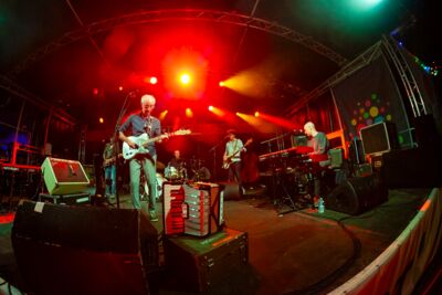 Raymond van het Groenewoud @ Vredesfeesten, foto 4, foto's door Edwin Houdevelt - FrontView Magazine